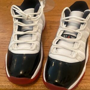 Unisex kids Jordan Concord black , white with red bottoms